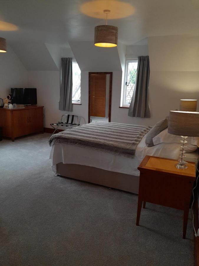 Sadlers Guest House Wokingham Exterior foto